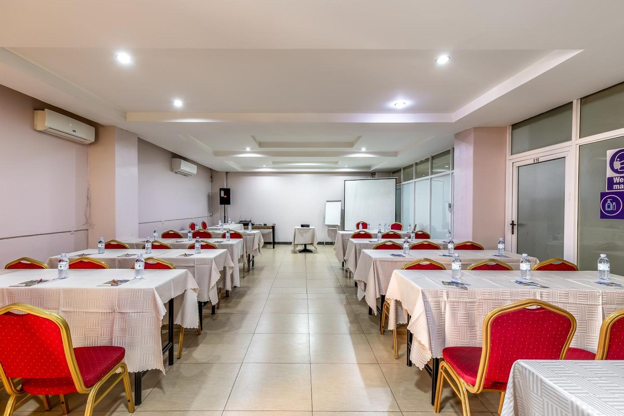 Russell Hotel Kampala Exteriér fotografie