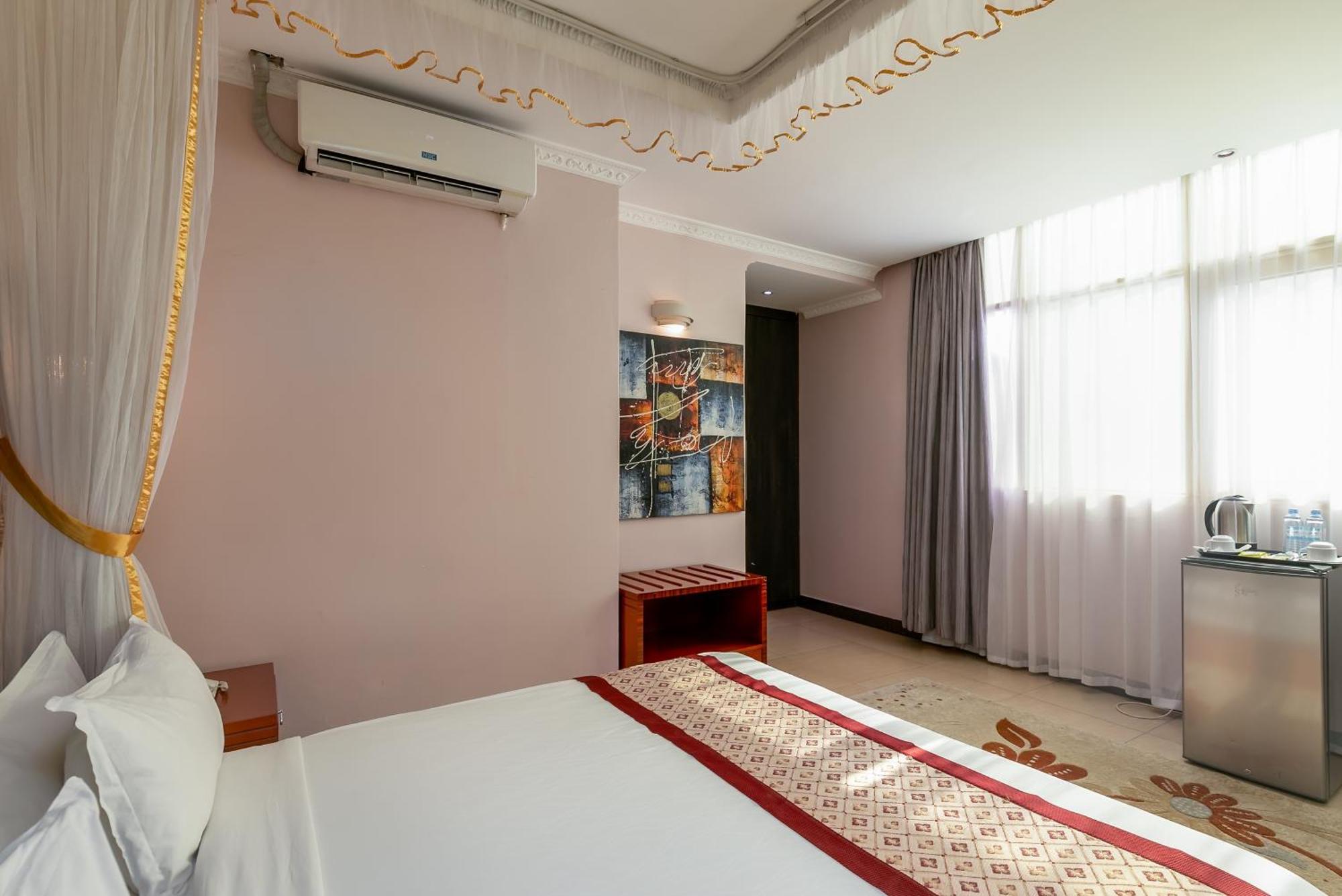 Russell Hotel Kampala Exteriér fotografie